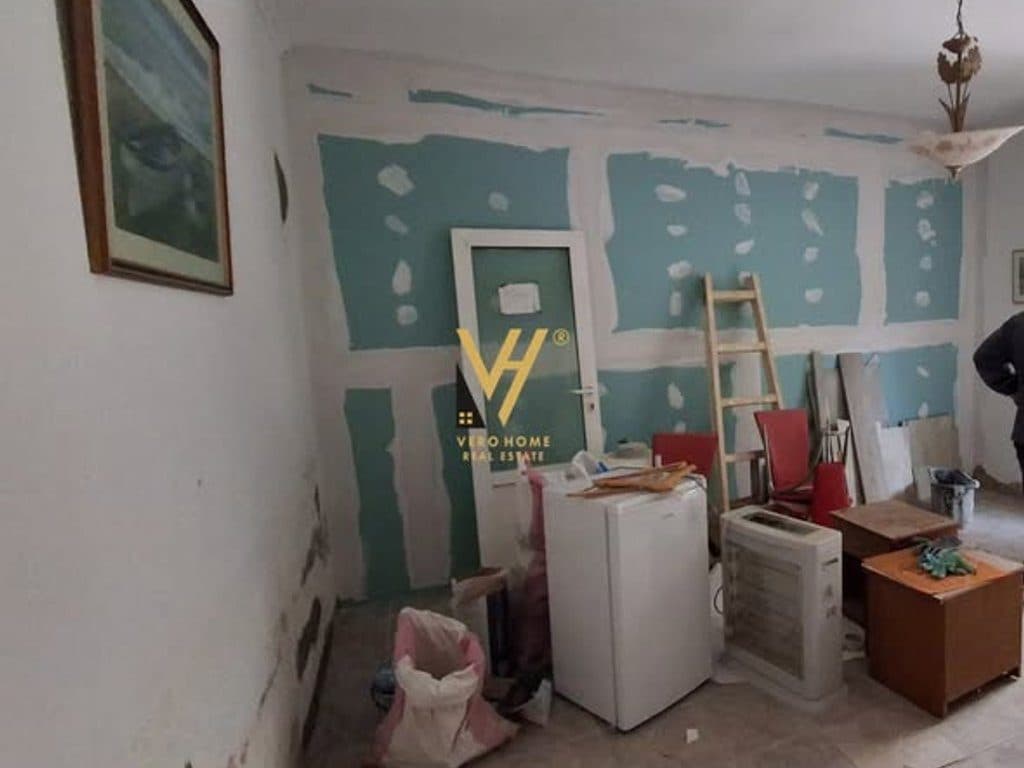 JEPET GARSONIERE 25 M2 ME QERA NE QENDER 50.000 LEKE