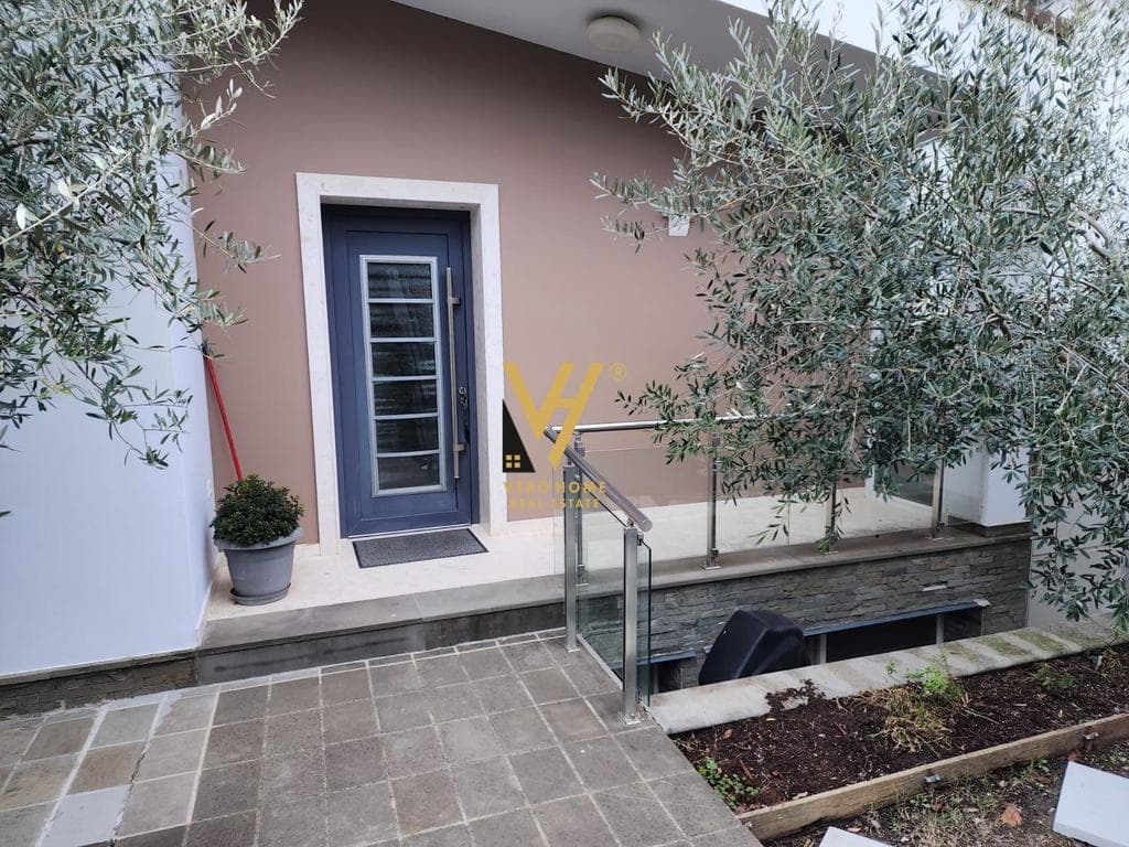 JEPET VILE 3+1+BLK ME QERA TE LONG HILL REZ, MJULL-BATHORE 2.000 EURO
