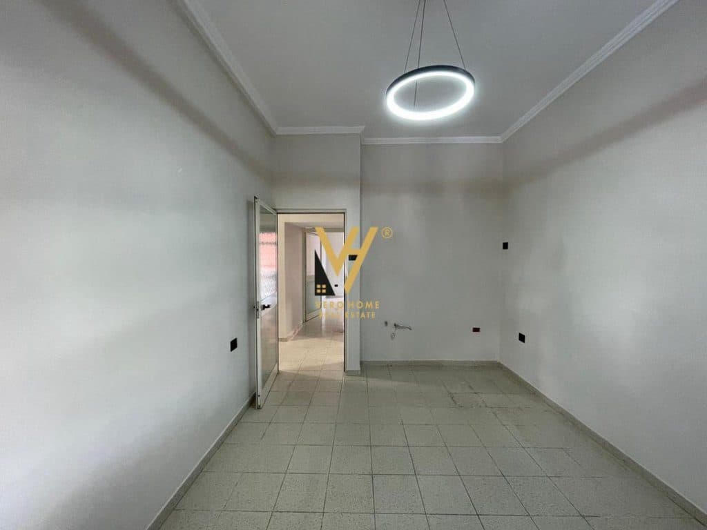 JEPET ZYRE 70 M2 ME QIRA TE SHALLVARET 700 EURO 4