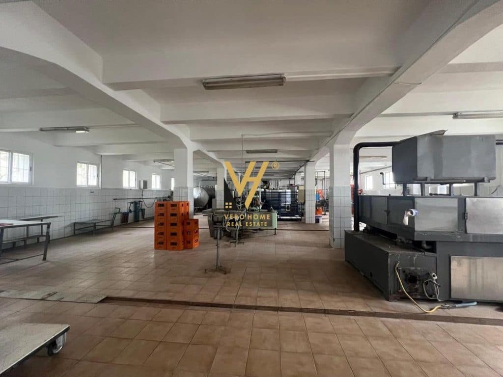 JEPET GODINE TREKATESHE 1.200 M2 ME QIRA NE LANABREGAS 2.700 EURO 2