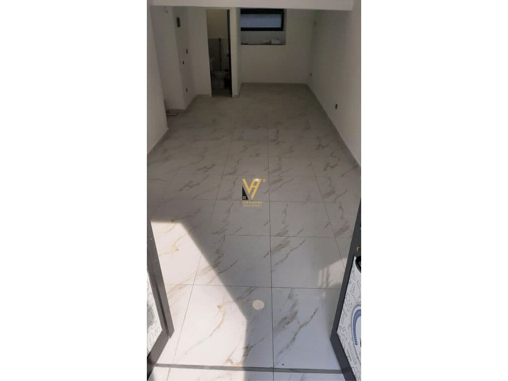 Jepet dyqan me qera te Ish Ekspozita Sot 40 m2 1