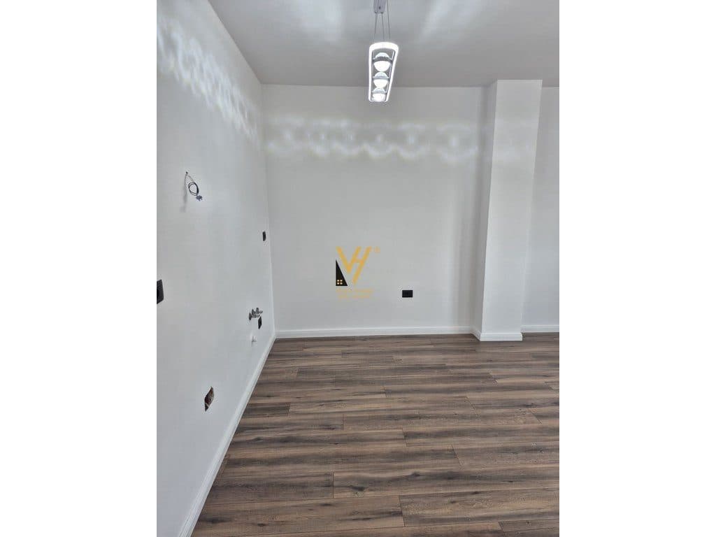 SHITET APARTAMENT 1+1+BLK TE BLVD. ZOGU I PARE 18.000.000 LEKE 3