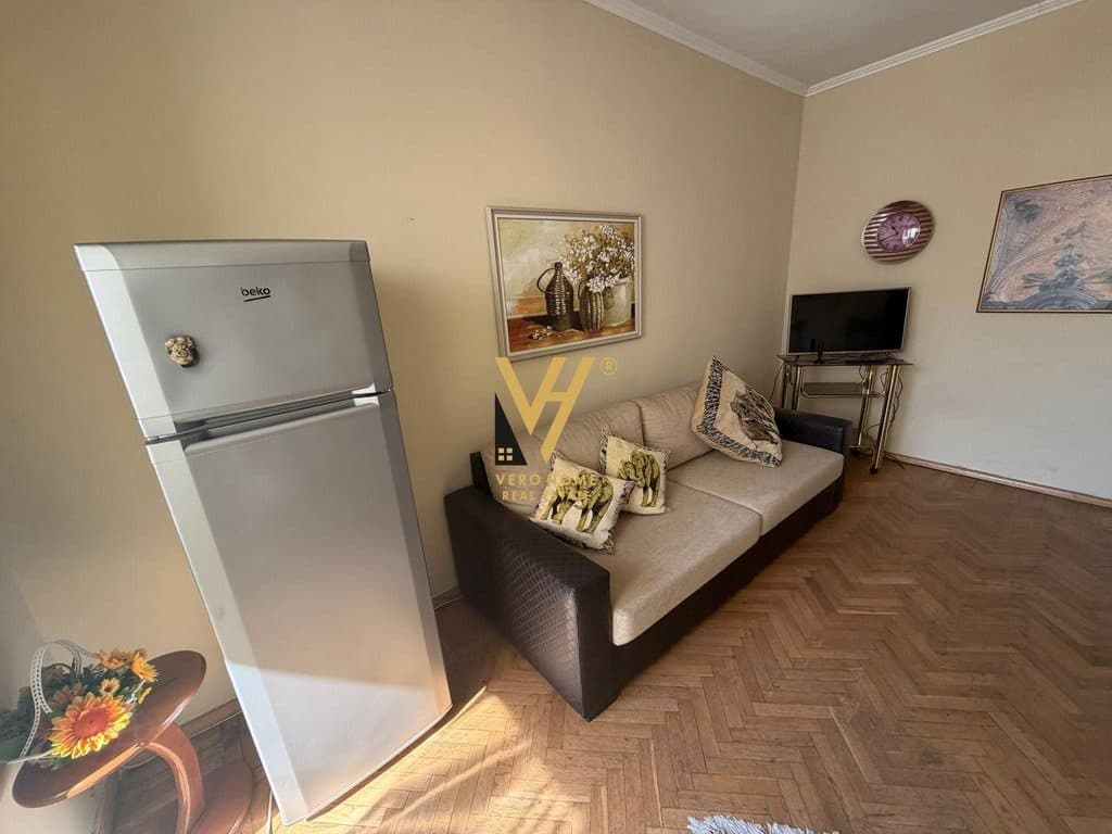 JEPET APARTAMENT 1+1+BLK ME QERA TE DOLLARI, QENDER 60.000 LEKE