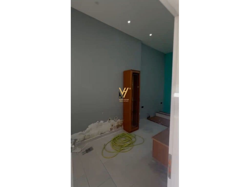 JEPET DYQAN 120 M2 ME QIRA TE RRUGA E DIBRES 50.000 LEKE 2