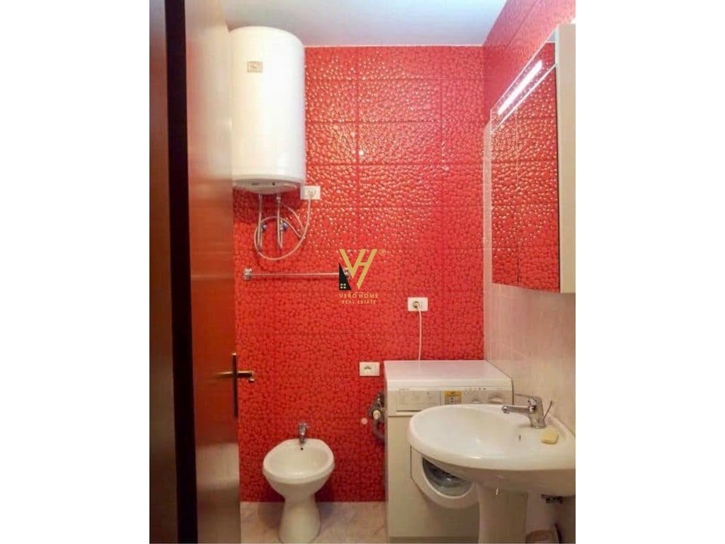 JEPET APARTAMENT 1+1 ME QIRA TE RRUGA E AMBASADAVE 50.000 LEKE 4
