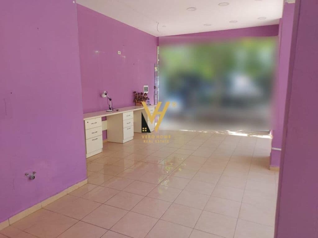 Jepet Dyqan me qera ne Yzberisht 60 m2 4
