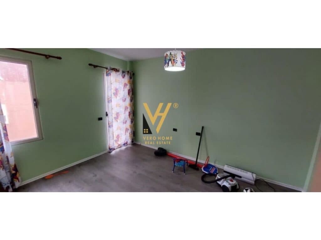 Jepet Apartament 2+1+2+ballkon me qera te Rruga Hamdi Sina , Liqeni i Thate 140 m2 4