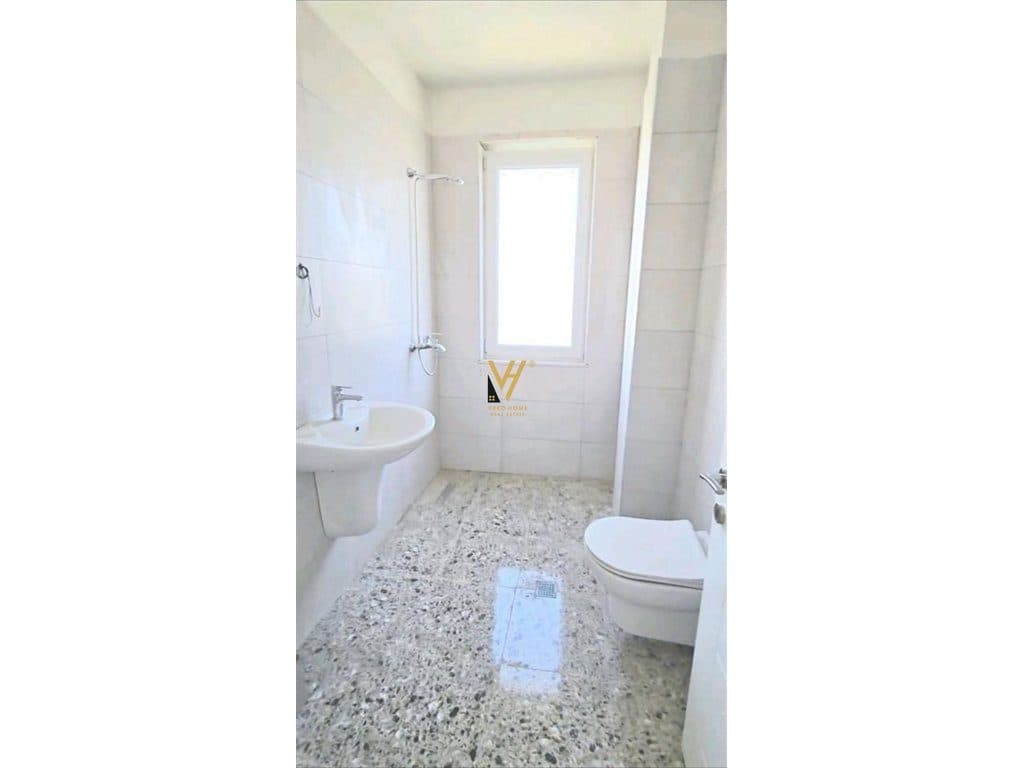 JEPET ZYRE 65 M2 ME QERA TE UNIVERS CITY 600 EURO