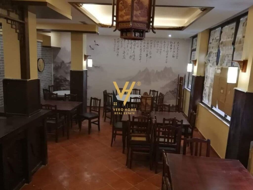 Shitet bar- restorant te Shallvaret 145 m2
