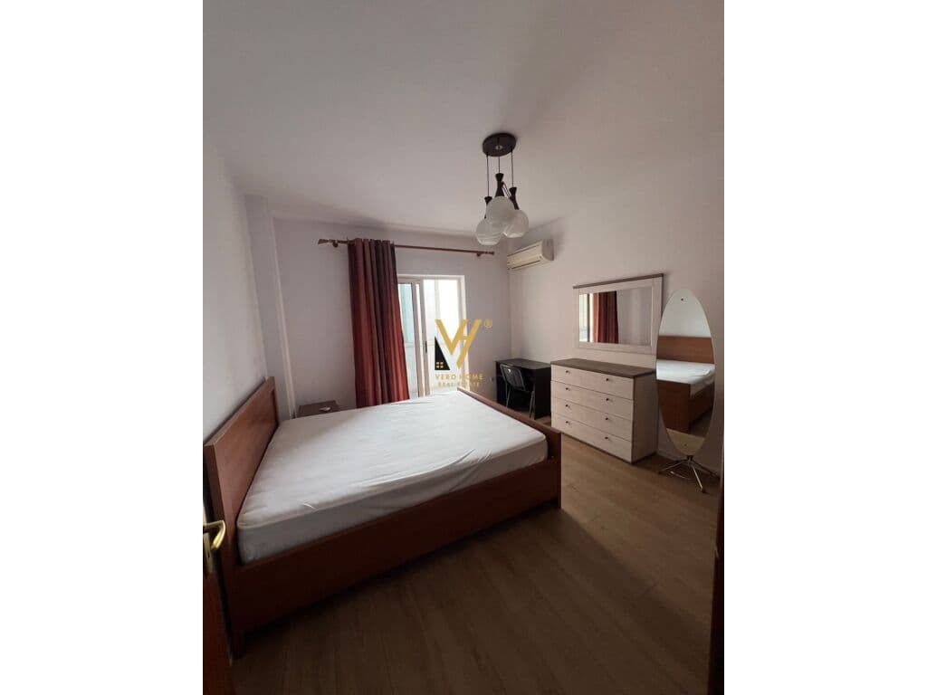 Jepet Apartament 2+1+ballkon me qera te Stadiumi Dinamo , Ujvara 100 m2 3