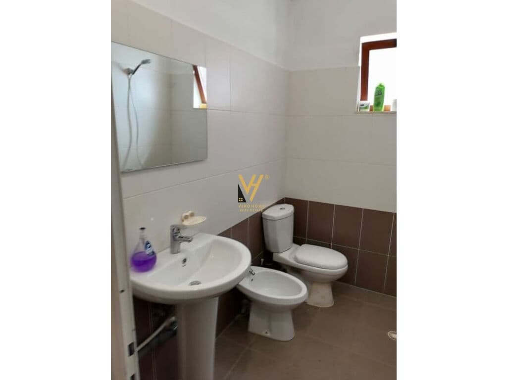 Shitet Vile dy kateshe dhe Truall ne Sarande 340 m2 2