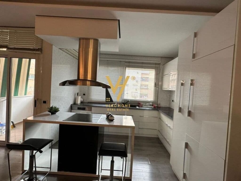 Jepet Apartament 2+1 me qera te Komuna e Parisit 110 m2 3