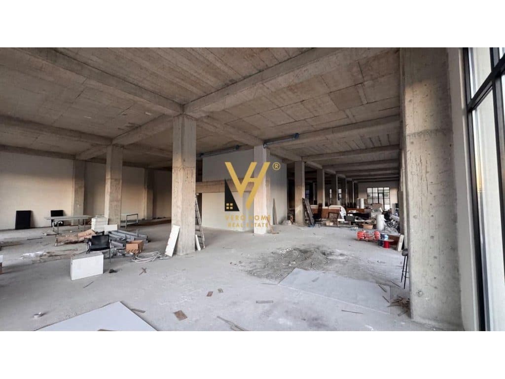 JEPET GODINE DY KATESHE 1.900 M2 ME QERA TE AUT. TR-DR 7.000 EURO 3
