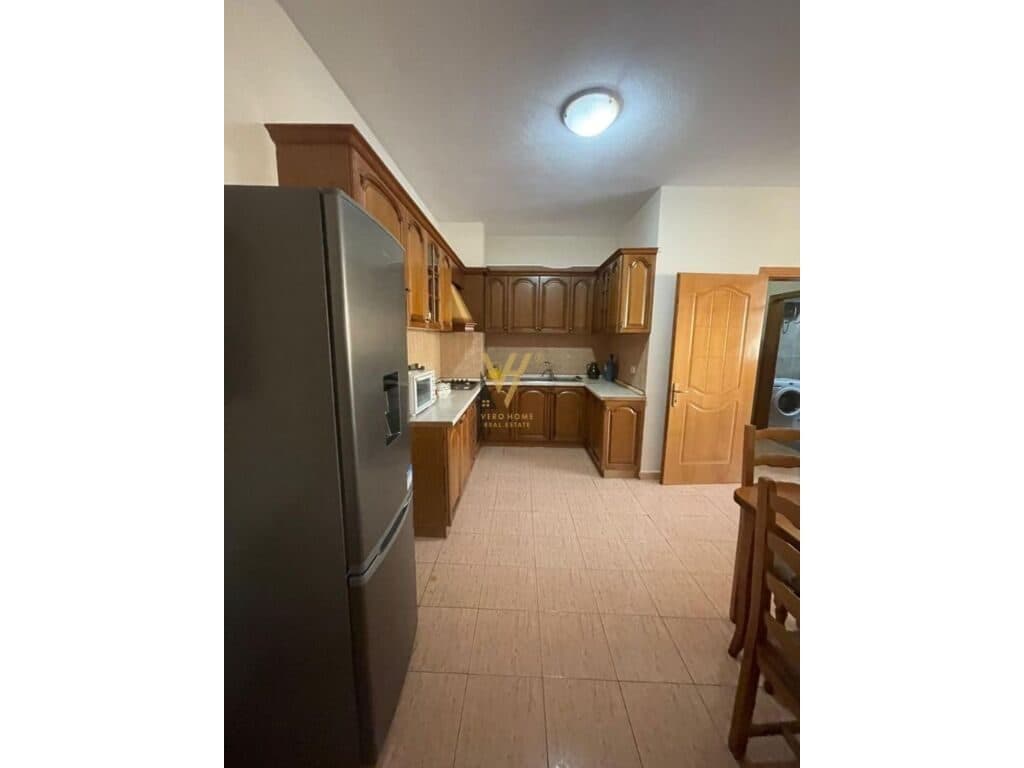 Jepet Apartament 2+1+2 me qera ne Qender 106 m2 4