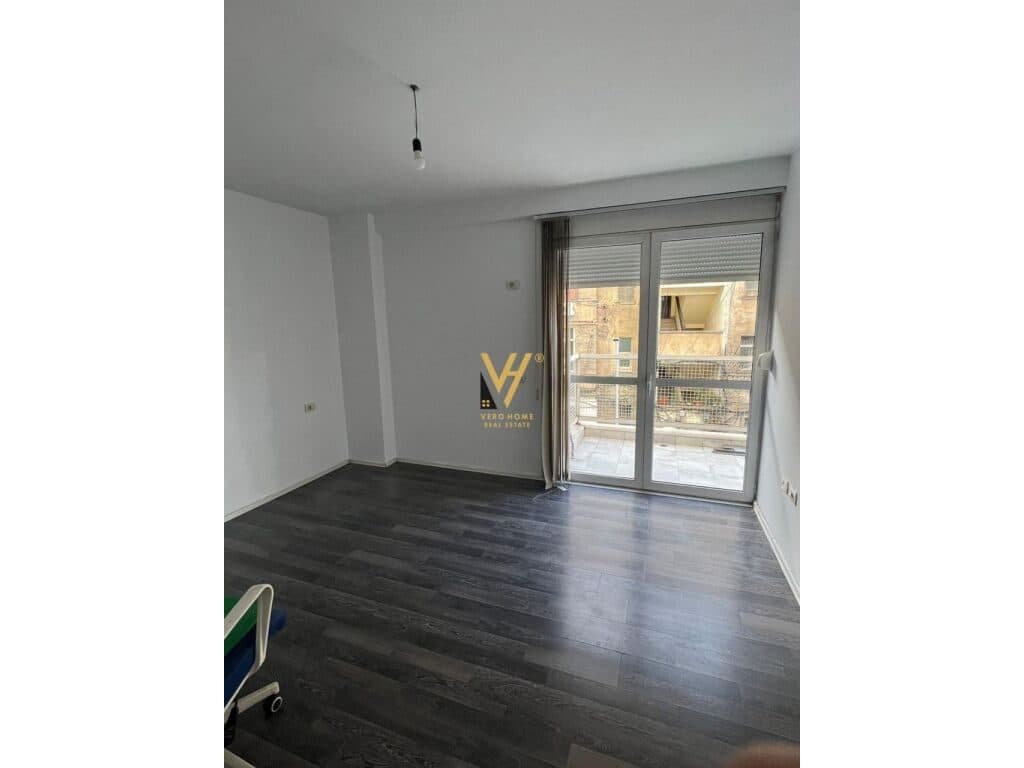 Jepet zyre me qera te Rruga e Barrikadave 96 m2 2