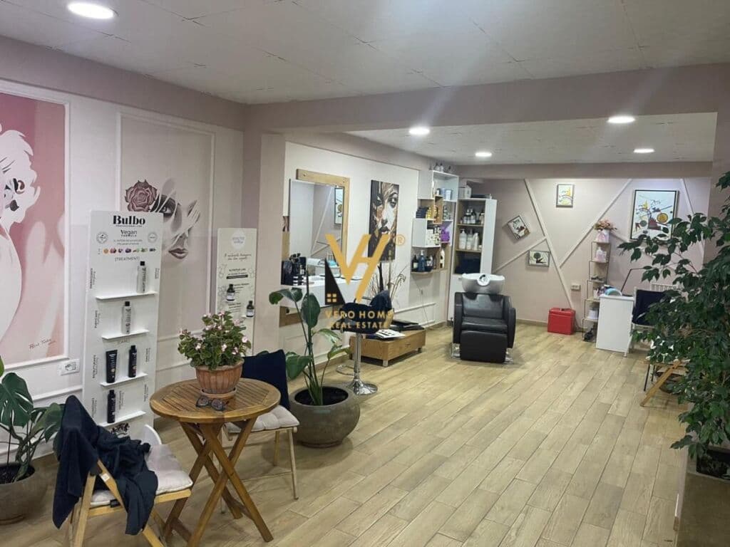 Jepet Dyqan me qera te Rruga Pjeter Budi 130 m2 3