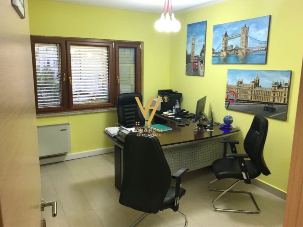 Shitet Apartament 3+1+2 te Ish Blloku 160 m2 2