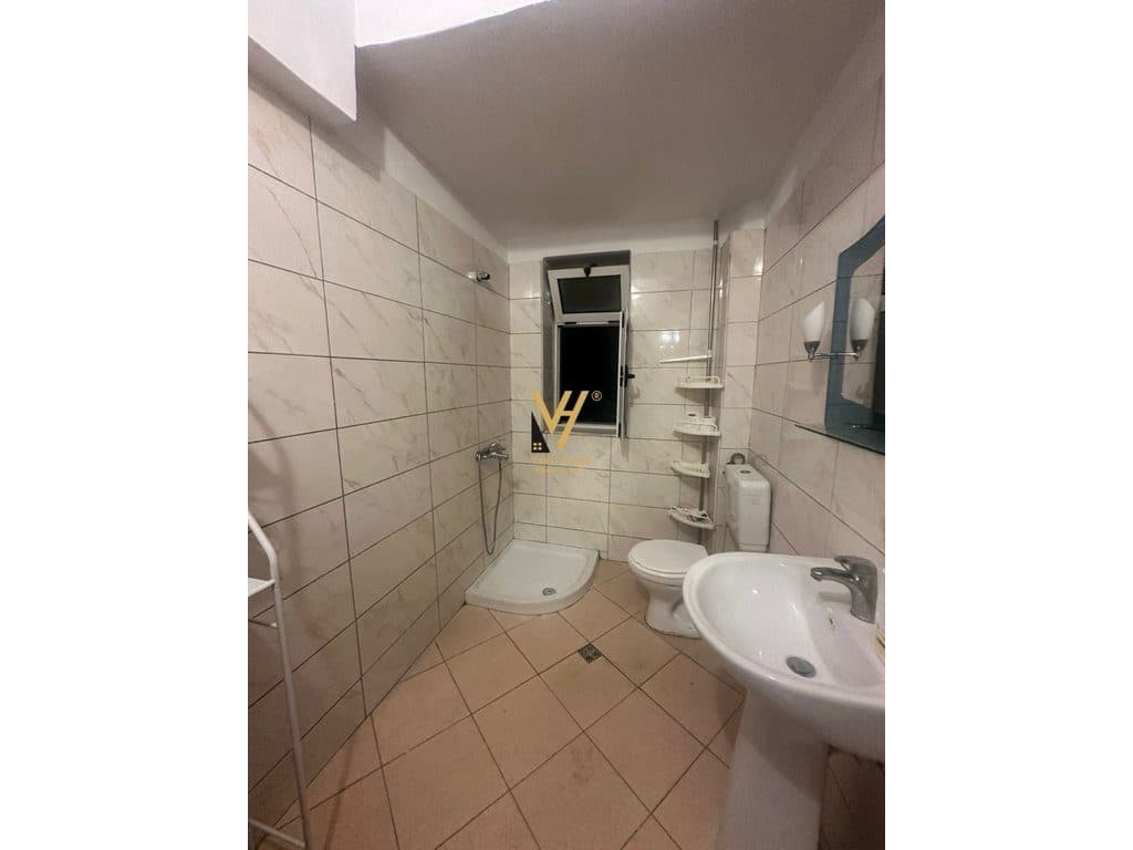 JEPET ZYRE 70 M2 ME QERA NE MYSLYM SHYR 700 EURO 3