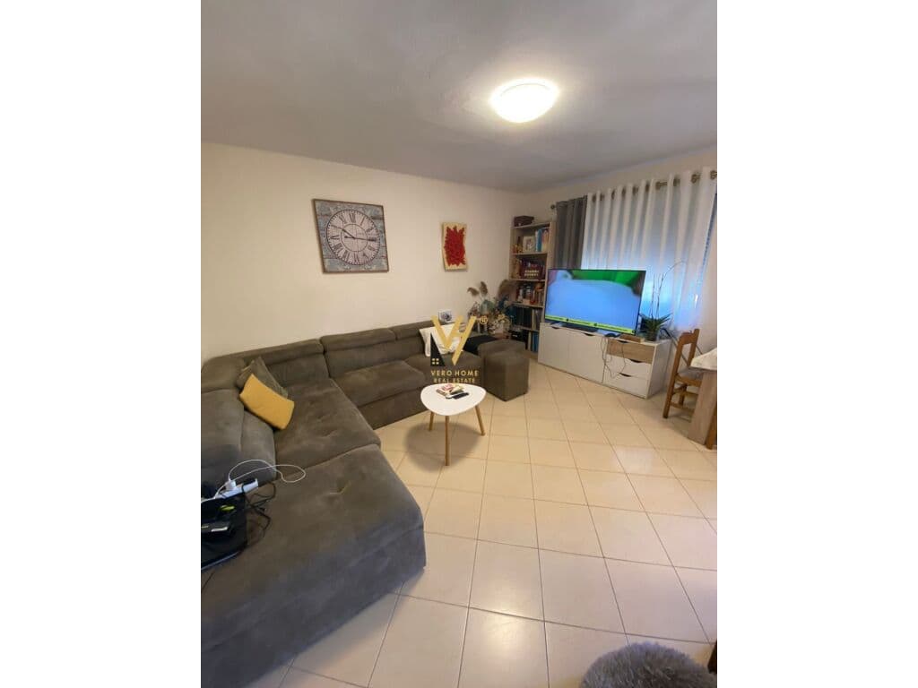Shitet Apartament 1+1+ballkon ne Vasil Shanto 57 m2 2