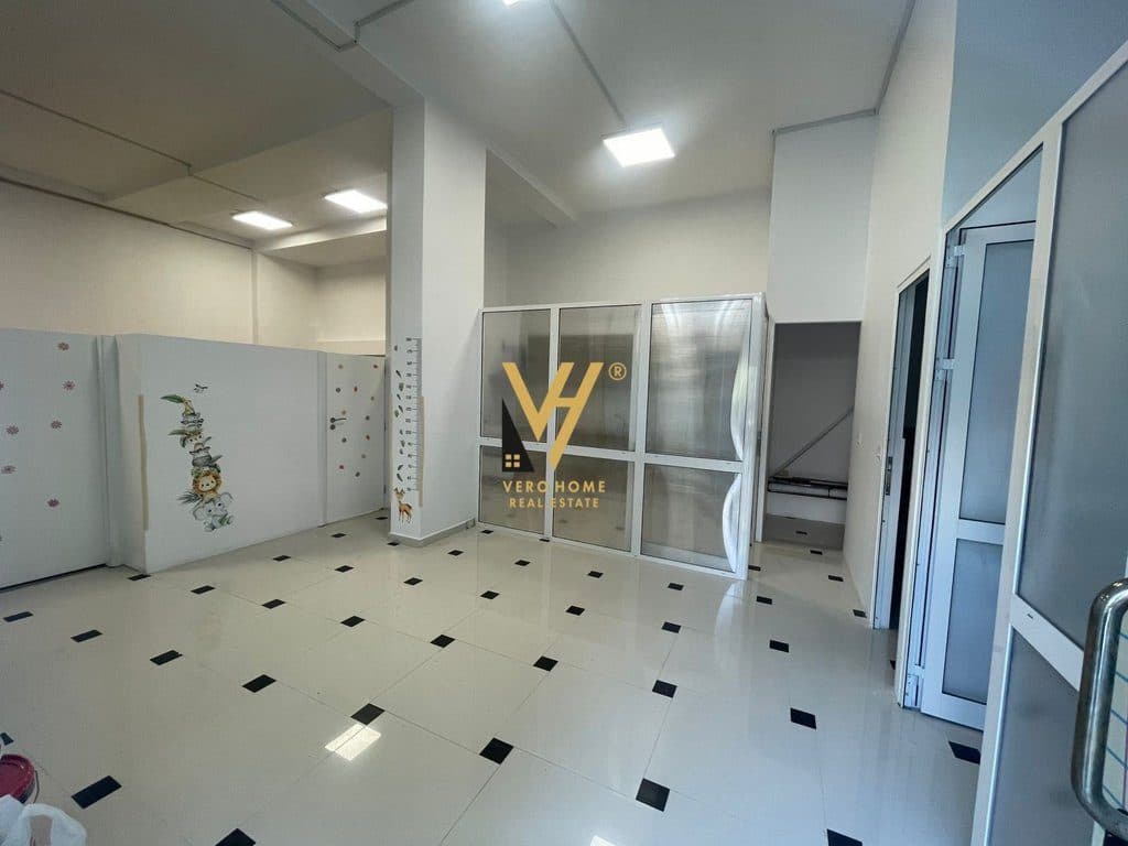 JEPET AMBIENT 100M2 ME QERA NE YZBERISHT 850 EURO 3