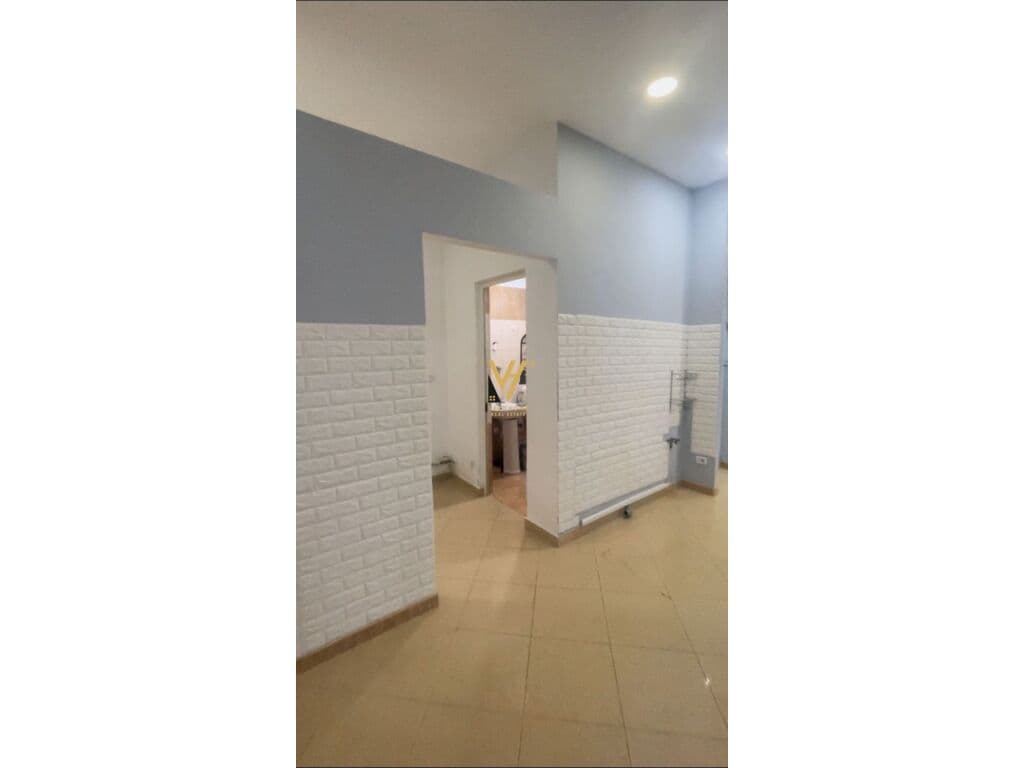 Jepet dyqan dublex me qera te Komuna e Parisit 52 m2 3