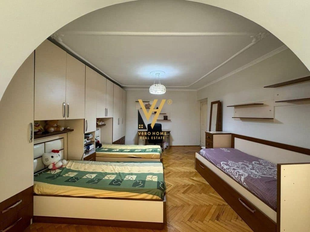 JEPET APARTAMENT 2+1+BLK ME QERA NE QENDER 700 EURO 4