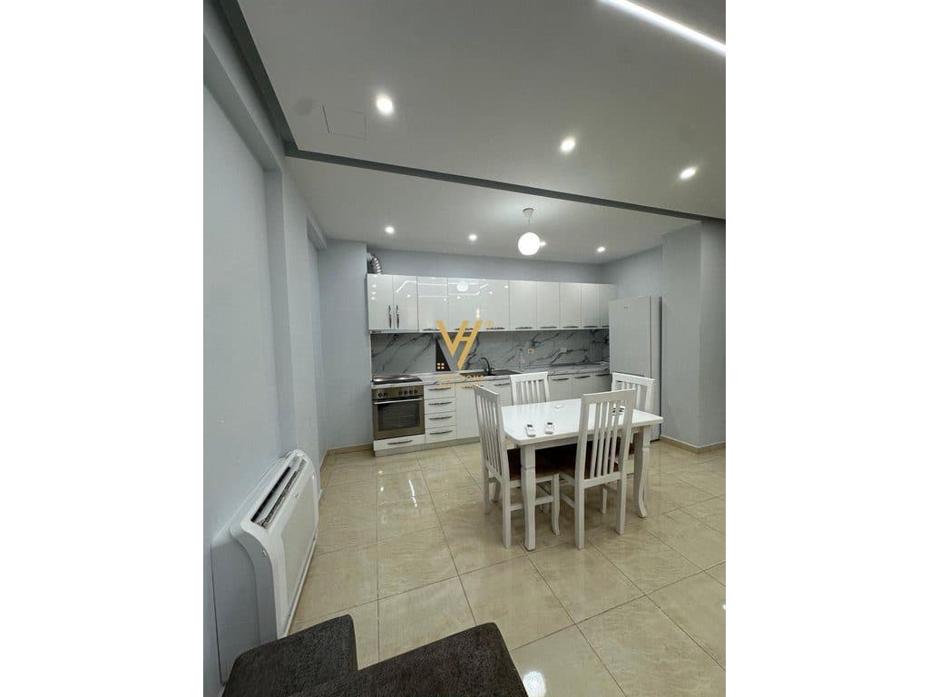 JEPET APARTAMENT 2+1 ME QIRA TE KOPSHTI BOTANIK 600 EURO 2