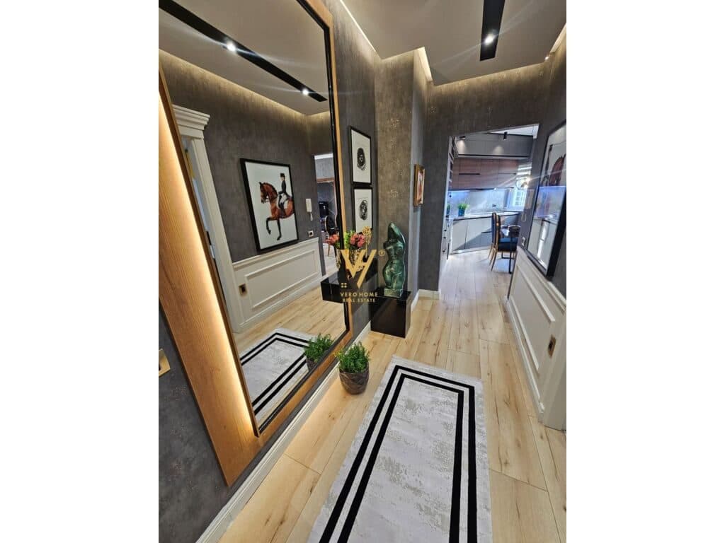 Shitet Apartament 2+1 te Kompleksi Usluga, Stacioni i Trenit 100 m2