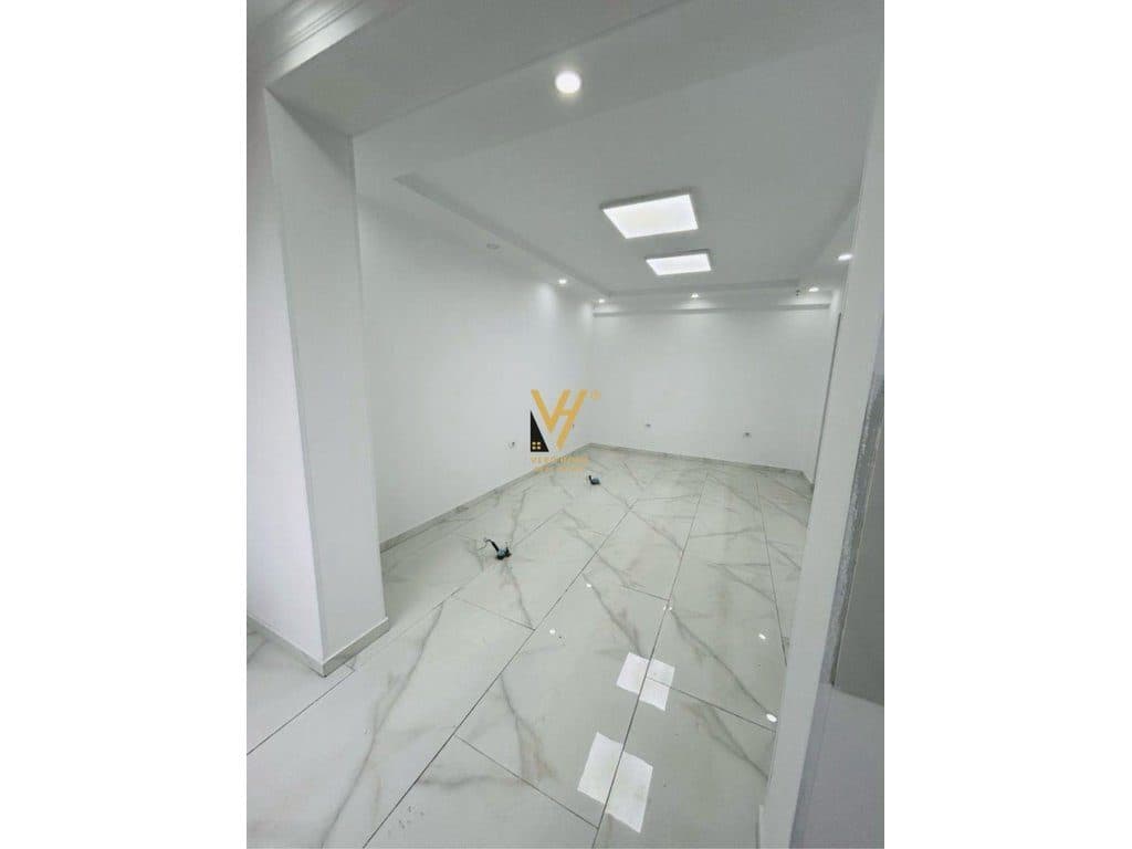 JEPET AMBIENT 50 M2 ME QIRA TE RRUGA E DIBRES 700 EURO 3
