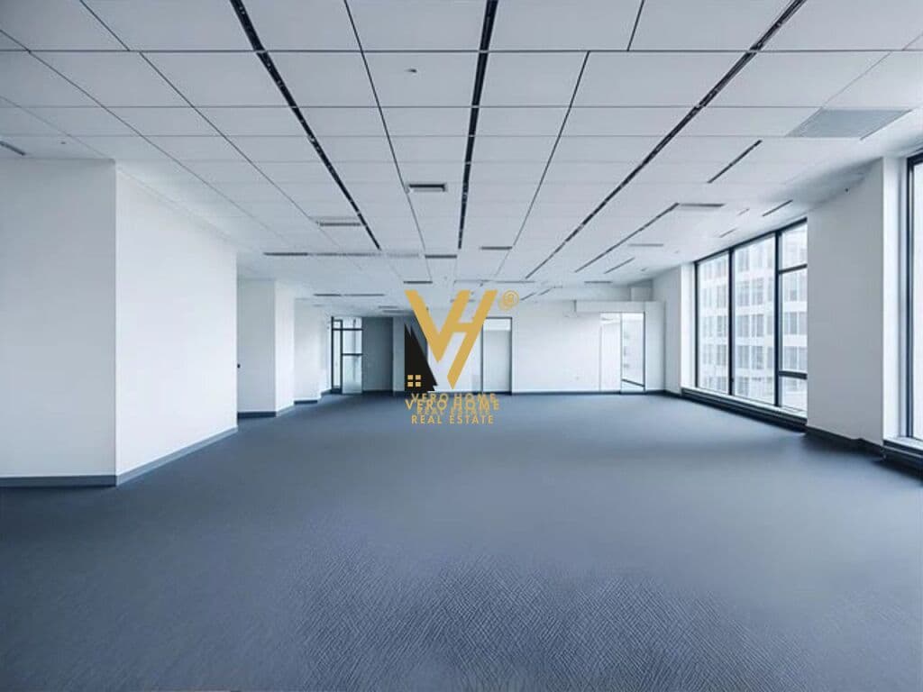 JEPET AMBIENT KOMERCIAL 200 M2 ME QERA TEK RRUGA E DIBRES 1.700 EURO
