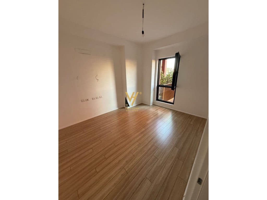 JEPET ZYRE 114 M2 ME QERA TE GARDEN BUILDING 1.200 EURO 4