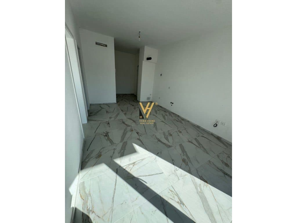 JEPET ZYRE 65 M2 ME QERA TE RR.DRITAN HOXHA, KOM. AURA 50.000 LEKE 4
