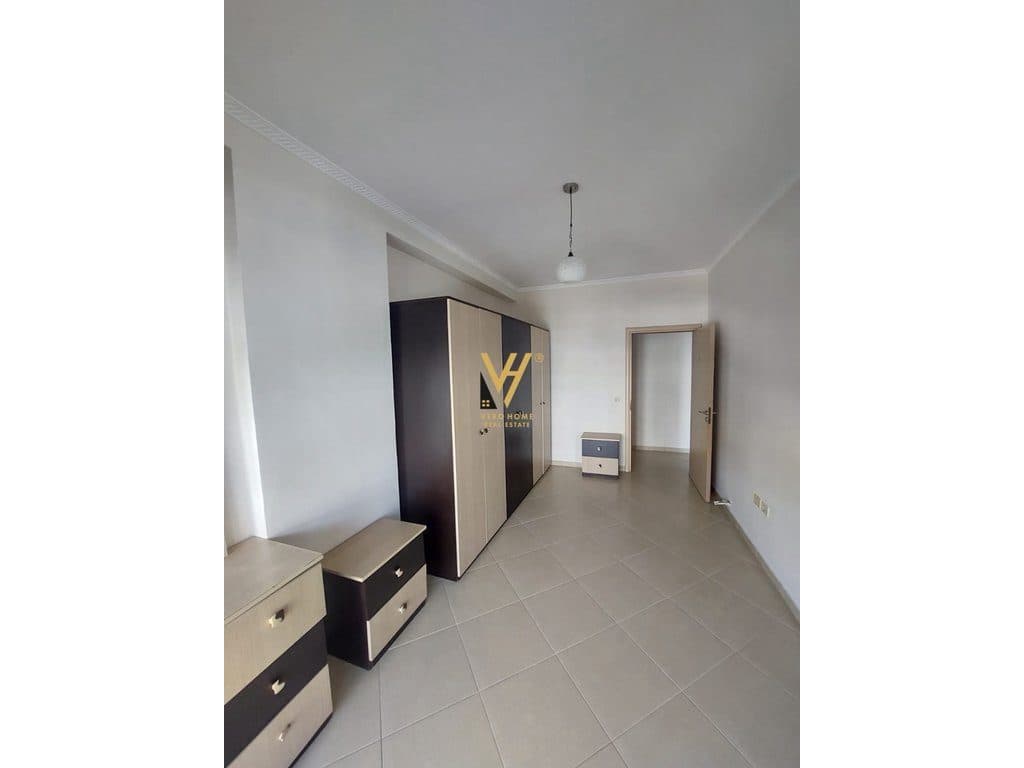 JEPET APARTAMENT 1+1 ME QIRA TE KOMUNA E PARISIT 80.000 LEKE 2