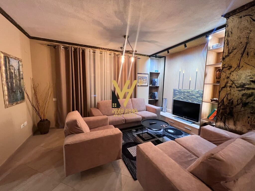 JEPET APARTAMENT 3+1+BLK ME QERA TEK ZOGU I ZI 1.200 EURO