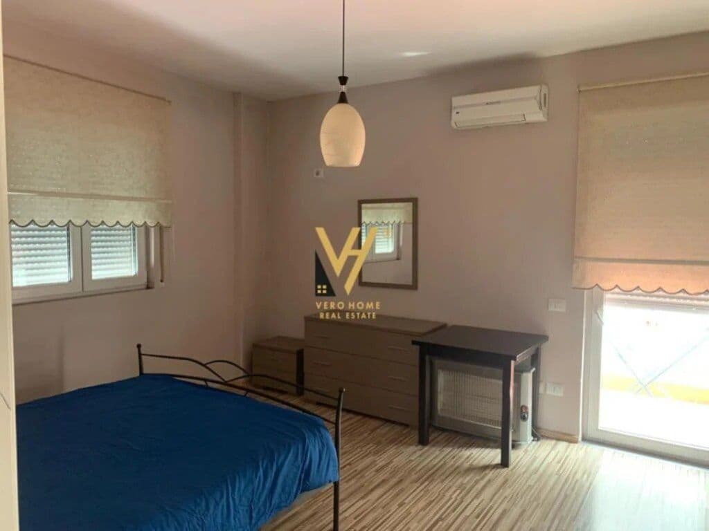 Jepet Apartament 2+1+2+ballkon me qera te Rruga Myslym Shyri 100 m2 4