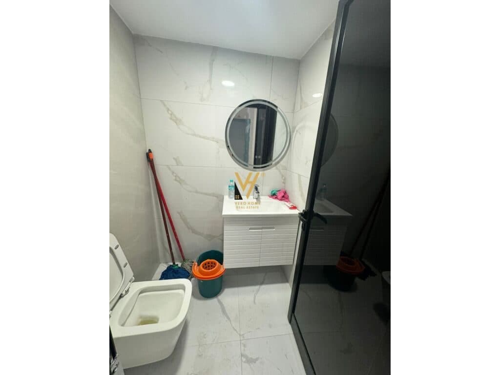 Shitet Njesi Biznesi te Pazari i Ri 100 m2 3