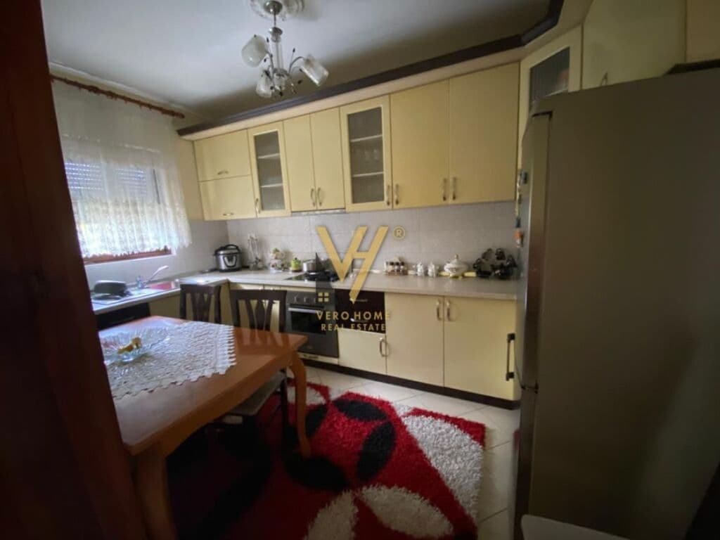 Jepet apartament 3+1+2 me qera te Rruga Stavri Themeli 130 m2 2