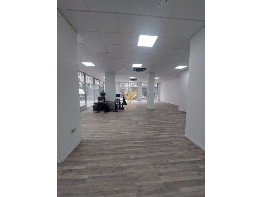 JEPET DYQAN 172 M2 ME QERA TE STACIONI TRENIT 2.600 EURO 2