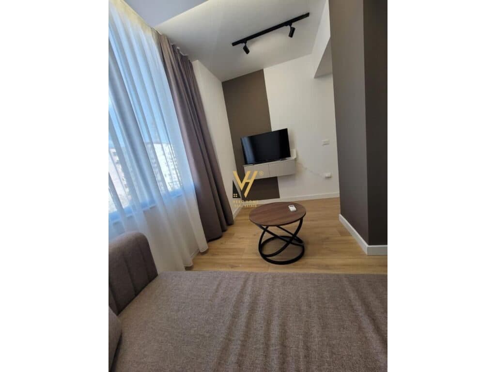 Shitet Apartament 2+1+2 te Stacioni i Trenit 120 m2
