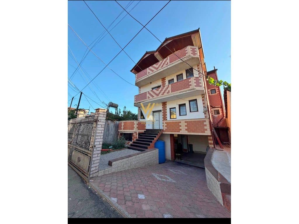 JEPET AMBIENT BIZNESI 370 M2 ME QERA NE SAUK 200.000 LEKE