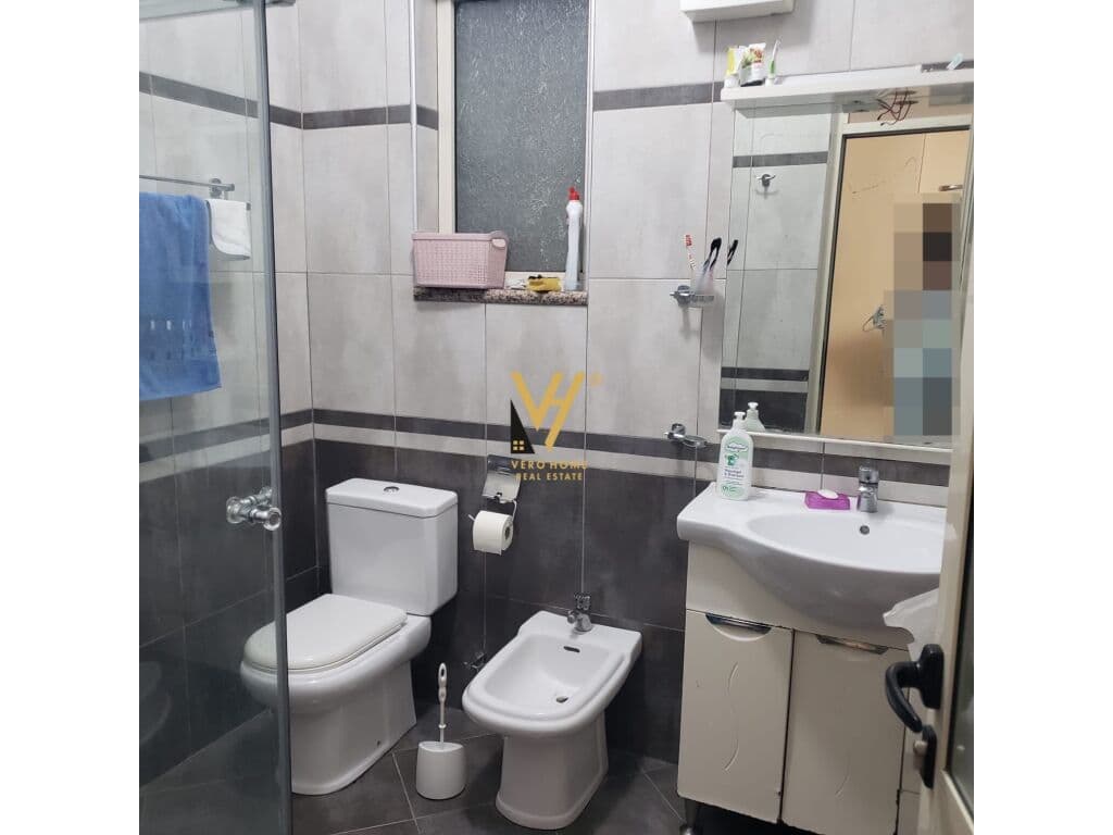 Jepet Apartament 2+1+ballkon me qera ne Vasil Shanto 100 m2 1