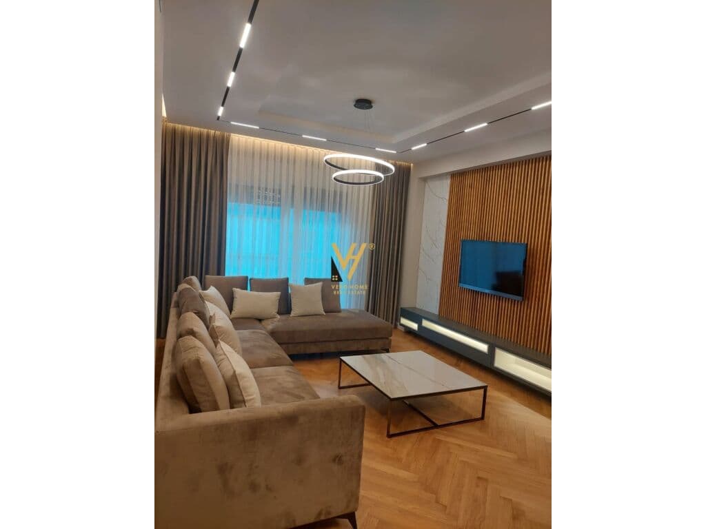 Jepet Apartament 3+1+2+ballkon me qera te Rruga e Kosovareve 157 m2