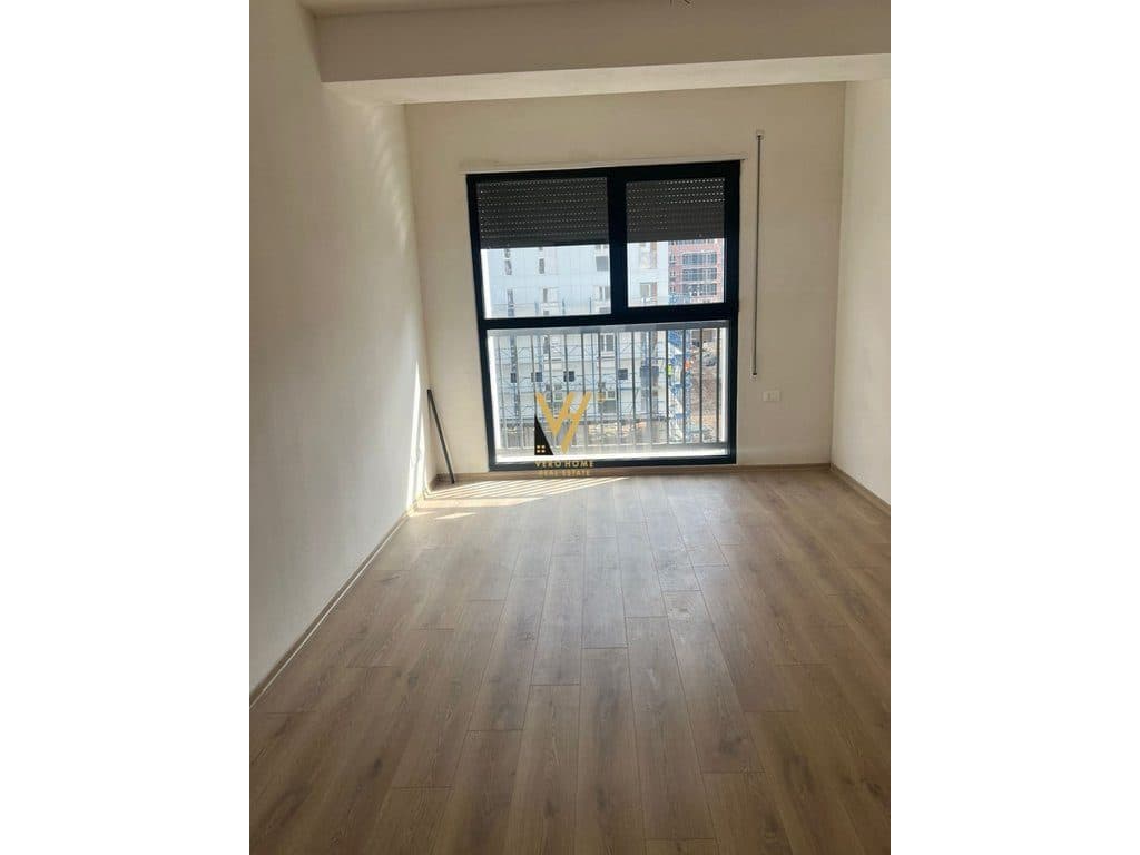 JEPET AMBIENT BIZNESI 116 M2 ME QERA TE JORDAN MISJA 700 EURO 4