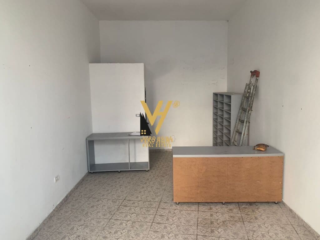 JEPET DYQAN 40 M2 ME QERA TE UNAZA E RE 40.000 LEKE