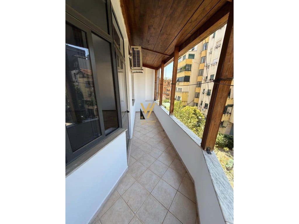 SHITET GAZONIERE 45 M2,PAZARI I RI, 110.000 EURO 2