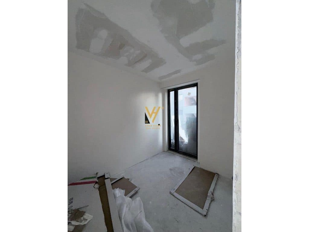 JEPET ZYRE 100 M2 ME QERA TE RRUGA E KAVAJES 1.000 EURO 3