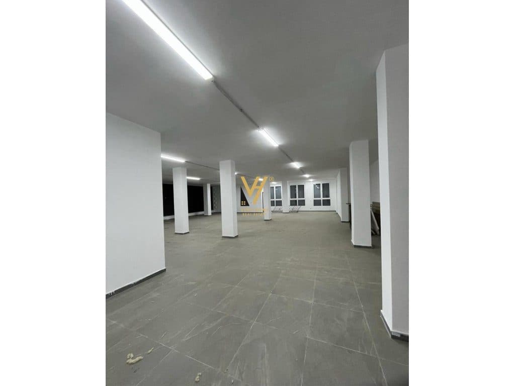 JEPET AMBIENT BIZNESI 300M2 ME QERA NE PASKUQAN 800 EURO