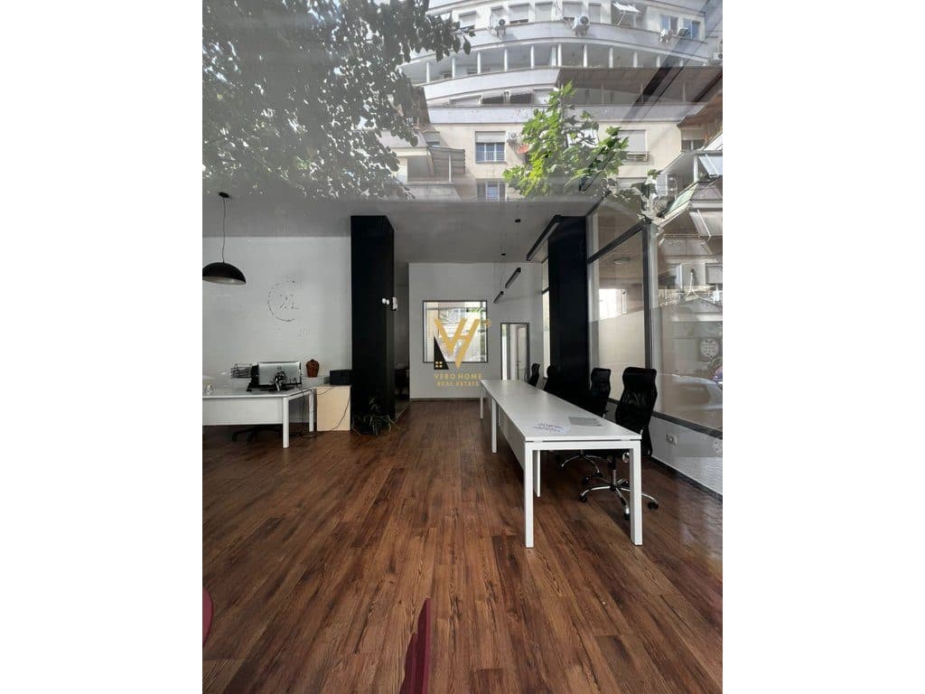 JEPET AMBIENT BIZNESI 75 M2 ME QIRA TE KOPSHTI ZOOLOGJIK 50.000 LEKE