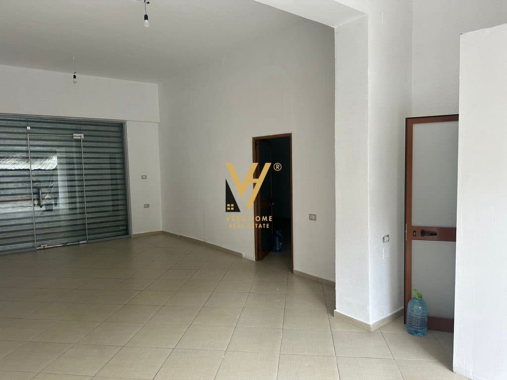 JEPET AMBIENT BIZNESI 140 M2 ME QERA TE RRUGA E KAVAJES 90.000 LEKE