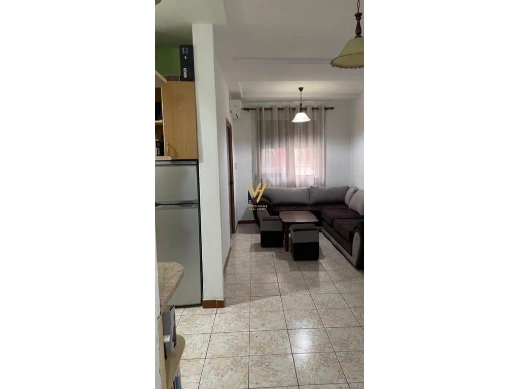 JEPET APARTAMENT 1+1 ME QERA NE MYSLYM SHYR 50.000 LEKE 2